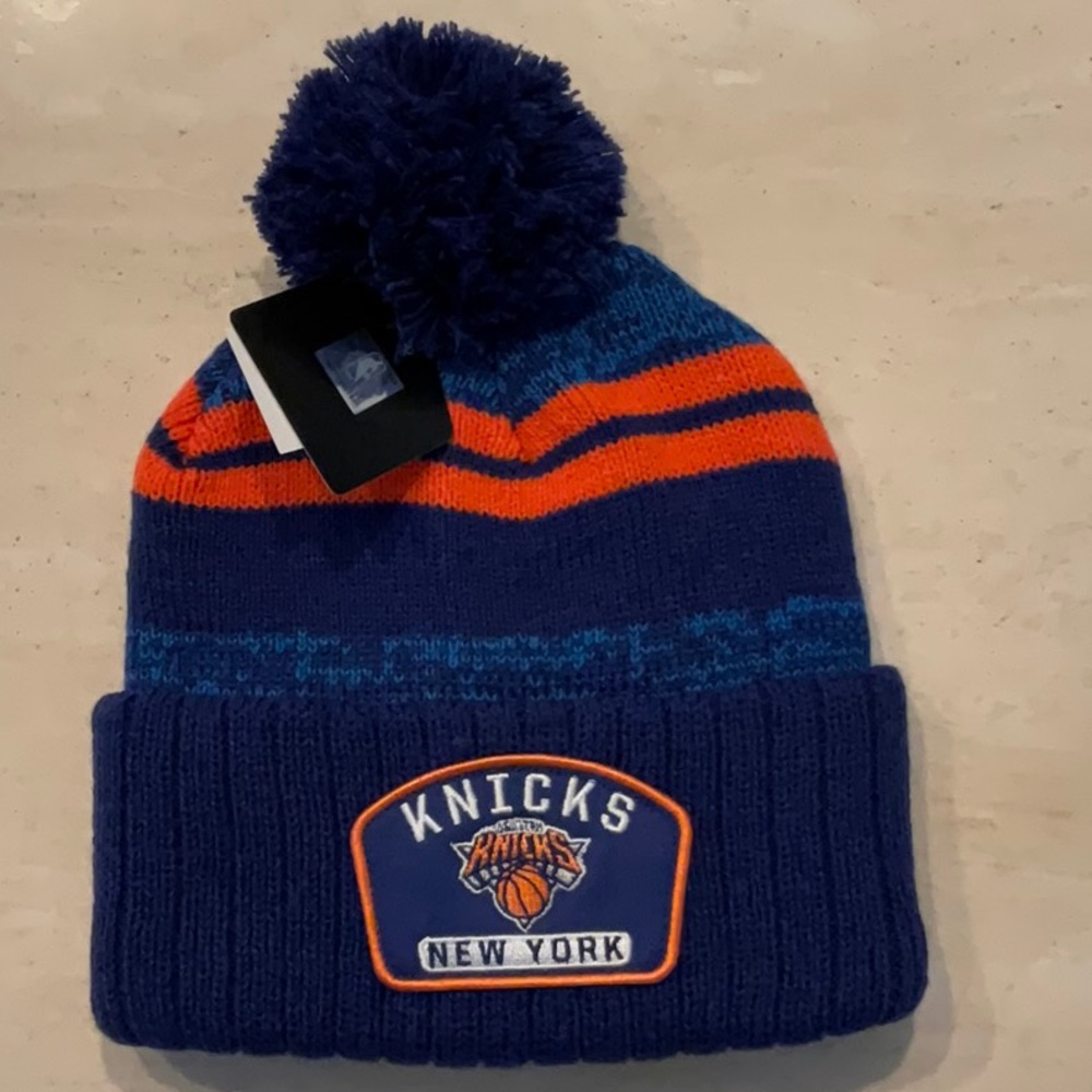 New York Knicks Knit Pom Hat Patch NY Logo NBA Knitted Cuffed Knit Beanie Winter